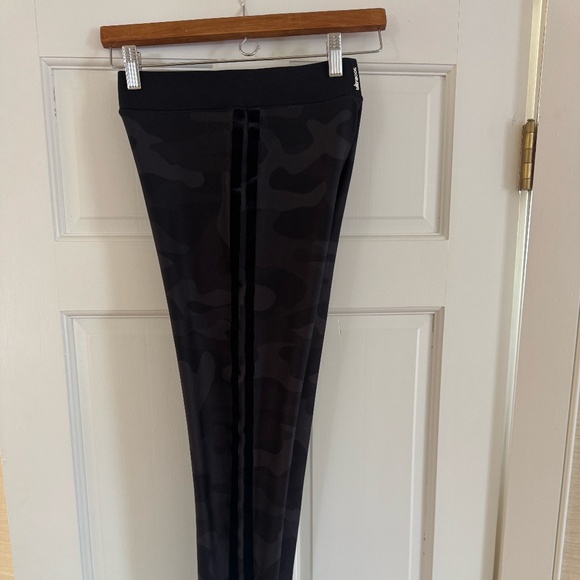 Ultracore Size Large came leggings with double velvet strip on sides - Picture 2 of 6